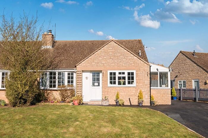 3 Bedroom Bungalow For Sale In Claydon, Banbury, Oxfordshire, OX17