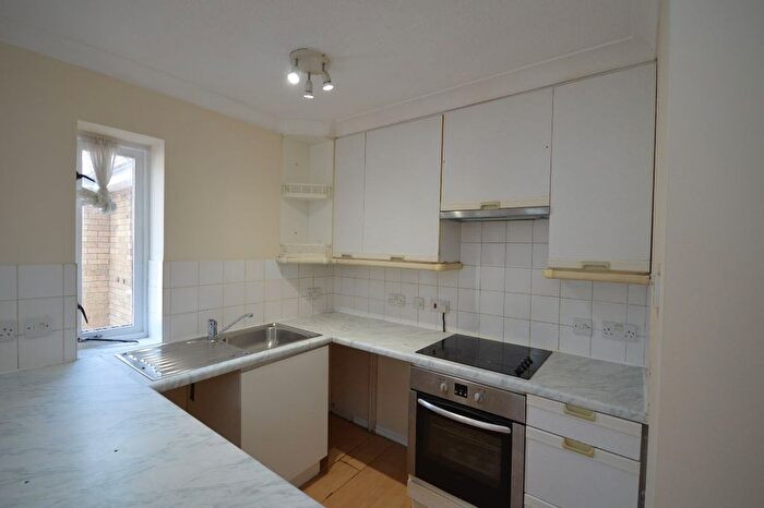 2 Bedroom Flat To Rent In Vicarage Square, Grays, RM17