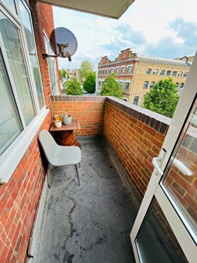 4 Bedroom Flat To Rent In Kilburn Vale, London, NW6
