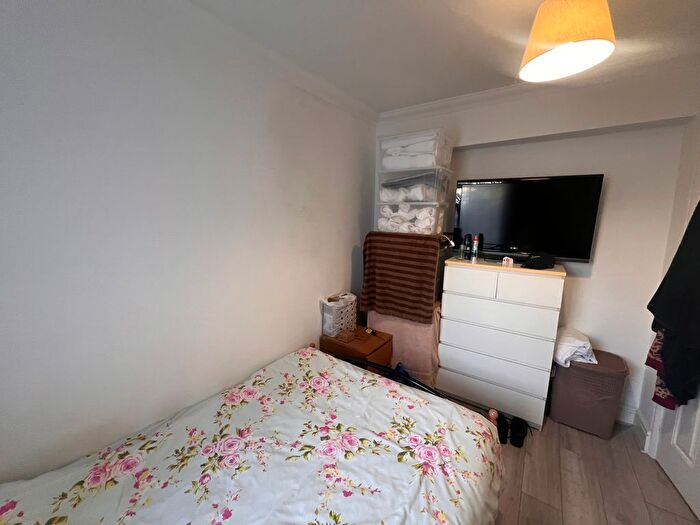 3 Bedroom Terraced House For Sale In Pembar Avenue, Walthamstow, E17