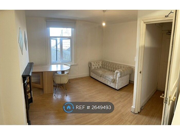 2 Bedroom Flat To Rent In West Green Road, London, N15