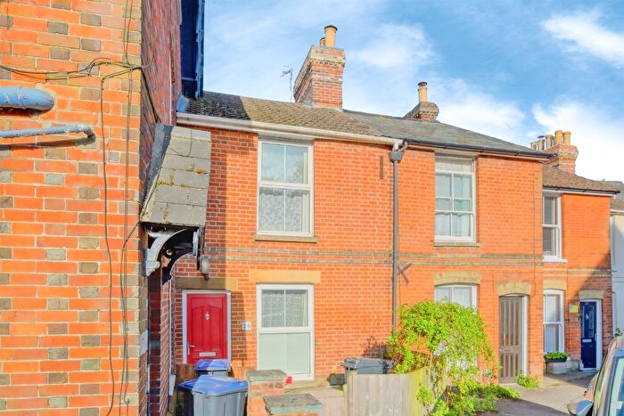 3 Bedroom Semi-Detached House For Sale In Fowlers Road, Salisbury, SP1