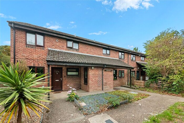 1 Bedroom Flat For Sale In Perry Close, Uxbridge, UB8
