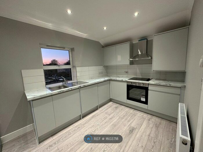 1 Bedroom Flat To Rent In Long Lane, Hillingdon, Uxbridge, UB10