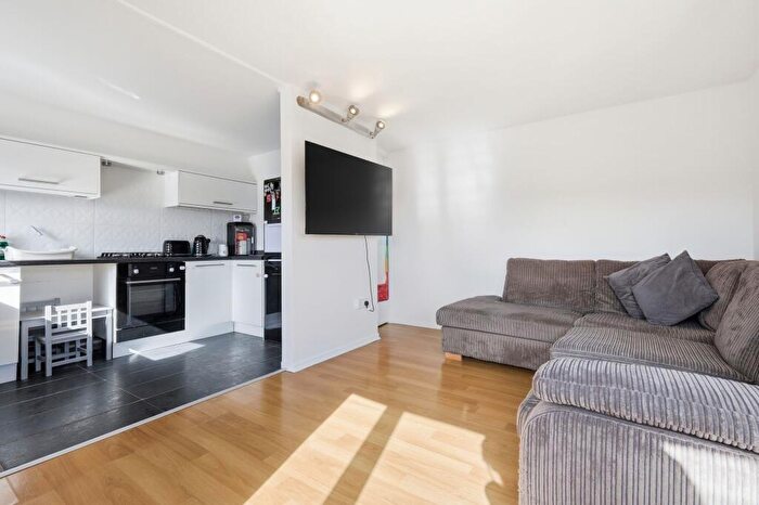 1 Bedroom Flat For Sale In Spire Road, Laindon, SS15