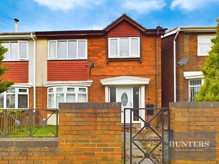 3 Bedroom Semi-Detached House For Sale In Bathgate Avenue, Town End Farm, Sunderland, SR5