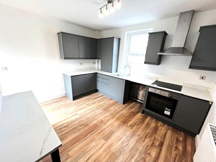 2 Bedroom Detached House To Rent In Grays Road, Carlton, Barnsley, S71