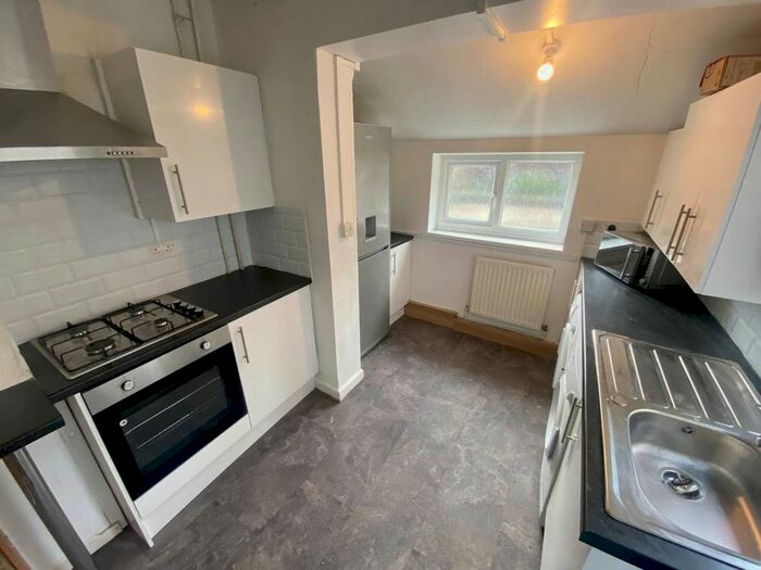 4 Bedroom Property To Rent In Oakwood Road, Brynmill, Swansea, SA2