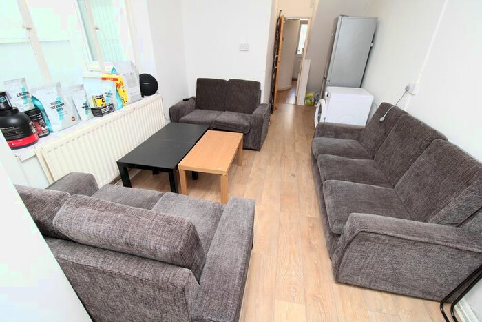 6 Bedroom Terraced House To Rent In Hilda Street, Treforest, Pontypridd CF37