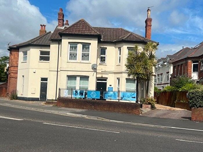 1 Bedroom Flat To Rent In Holdenhurst Road, Bournemouth, BH8