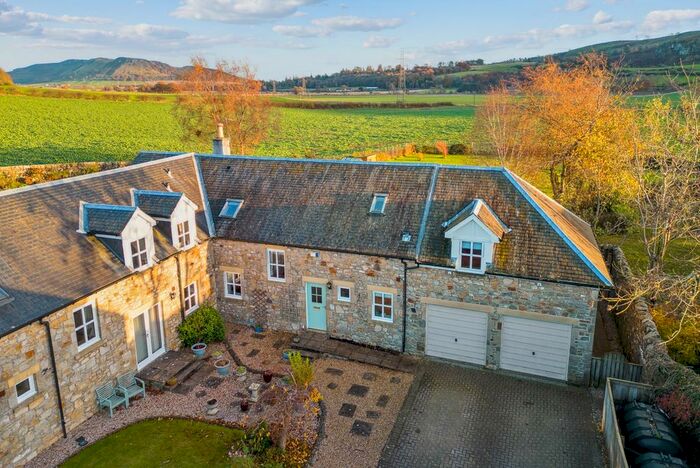 4 Bedroom Semi-Detached House For Sale In Carsegour Steadings, Cleish, Kinross, KY13