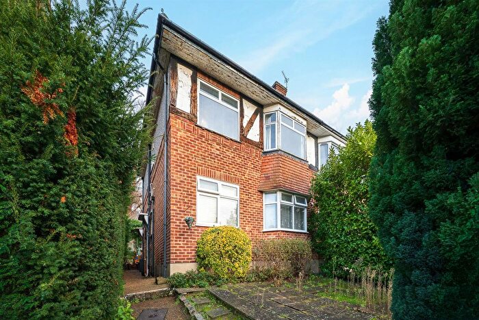 2 Bedroom Maisonette For Sale In Mill Vale, Shortlands, Bromley, BR2