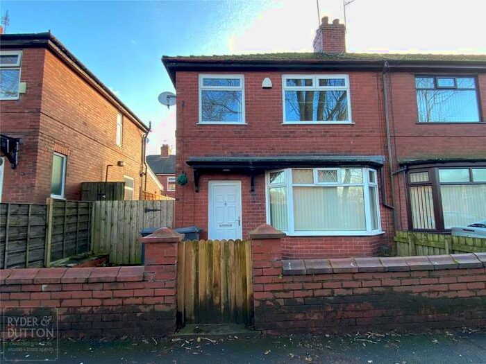 3 Bedroom Town House To Rent In Yates Street, Derker, Oldham, OL1