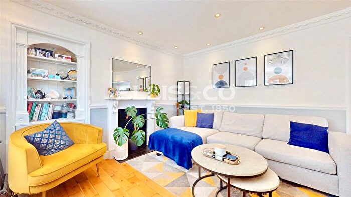 2 Bedroom Flat For Sale In Lawns Court, The Avenue, Wembley, HA9