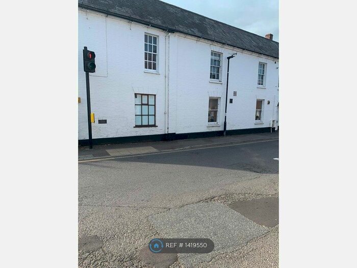 2 Bedroom Flat To Rent In Silver Street, Wilton, Salisbury, SP2