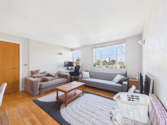 2 Bedroom Apartment For Sale In Grove Road, Mile End, London, E3