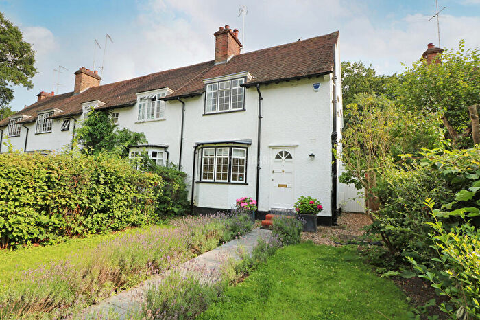 3 Bedroom Semi-Detached House To Rent In Oakwood Road, Hampstead Garden Subrub, NW11