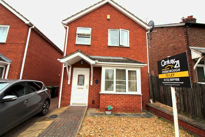 3 Bedroom Detached House To Rent In Wootton Avenue, Fletton, Peterborough, PE2