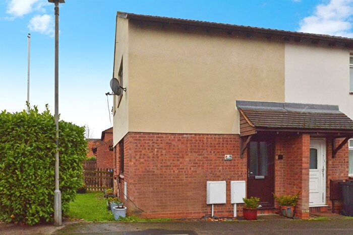 1 Bedroom Semi-Detached House For Sale In Simonsbath, Furzton, Milton Keynes, MK4