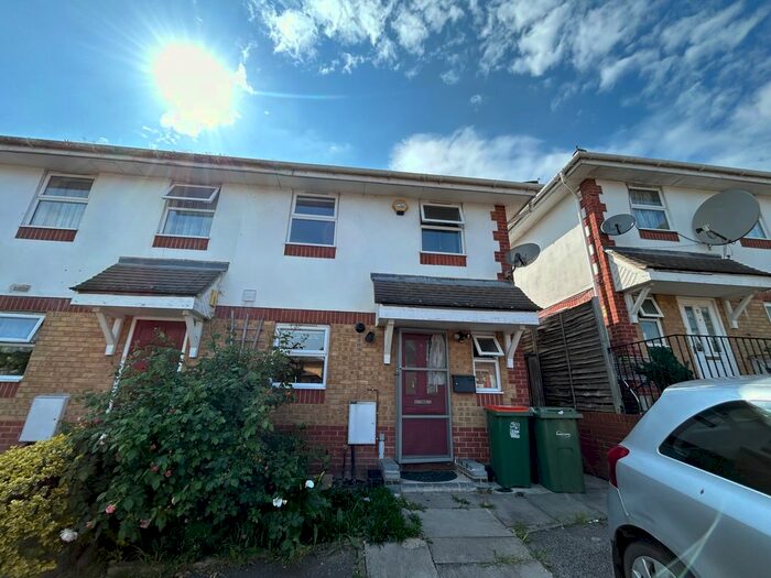 3 Bedroom Terraced House To Rent In Cow Leaze, London, E6