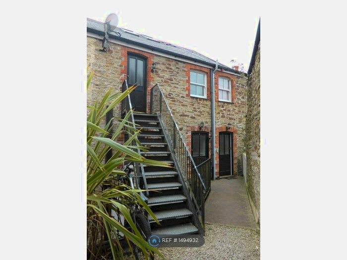 2 Bedroom Flat To Rent In Crinnicks Hill, Bodmin, PL31