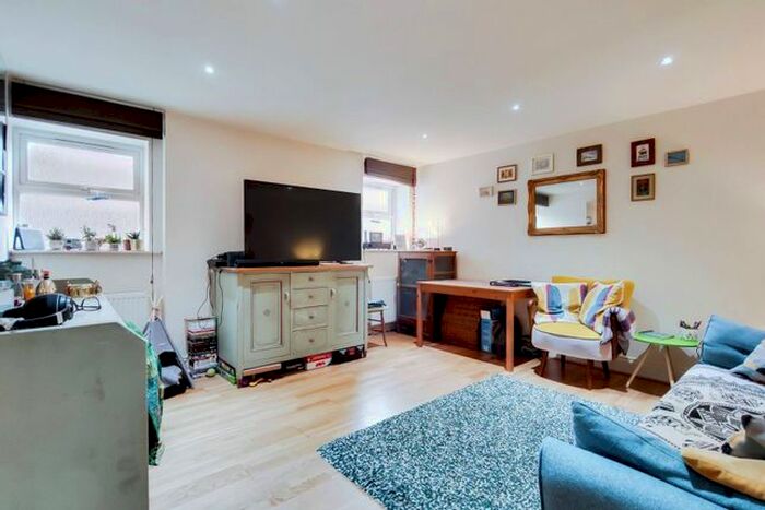 1 Bedroom Flat To Rent In Sutherland Road, West Ealing, London, W13