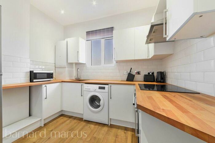 Flat To Rent In Beulah Road, Thornton Heath, CR7