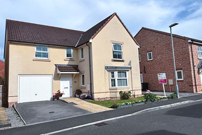 4 Bedroom Detached House For Sale In Fowen Close, Street, BA16