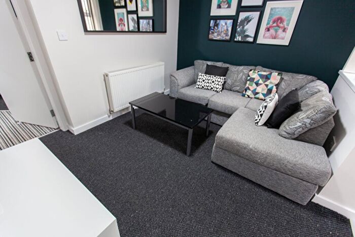 1 Bedroom House To Rent In Adelaide Road, L7