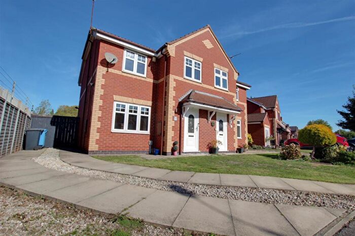 3 Bedroom Semi-Detached House For Sale In Cranberry Way, Hull, HU4