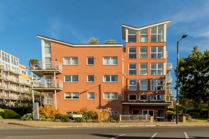 1 Bedroom Flat To Rent In Manor Road, Teddington, TW11