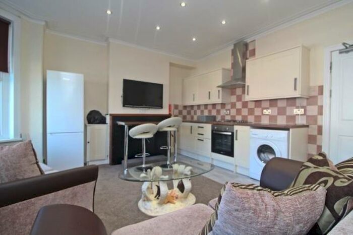 3 Bedroom Flat To Rent In Albany Road, Roath, Cardiff, CF24