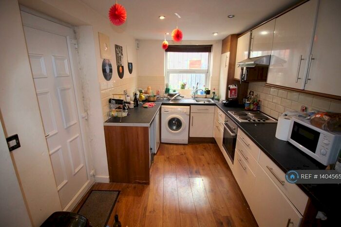 5 Bedroom Terraced House To Rent In Hartley Grove, Leeds, LS6