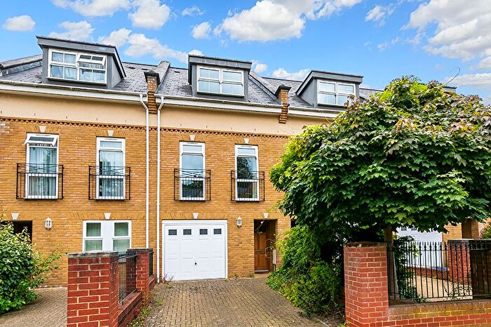 3 Bedroom Town House To Rent In Floyer Close, Richmond, TW10
