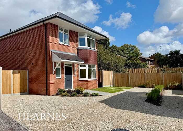 3 Bedroom Detached House For Sale In The Crossways, Upton, Poole, BH16