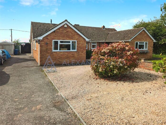 3 Bedroom Bungalow To Rent In The Broadway, Charlton On Otmoor, Kidlington, Oxfordshire, OX5