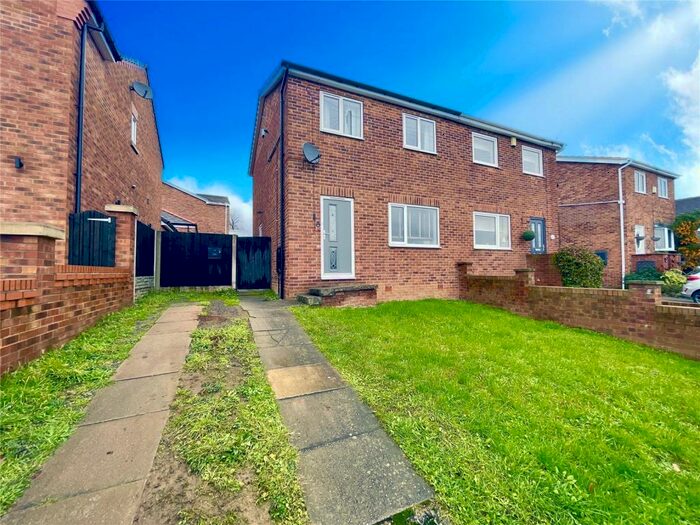 Houses for sale & to rent in S71 2EY, Church Grove, Monk Bretton Barnsley