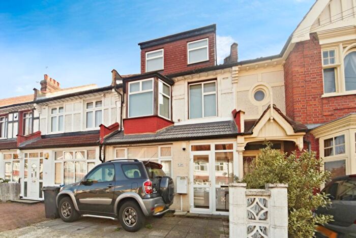 3 Bedroom Flat For Sale In Lyndhurst Road, Thornton Heath, CR7