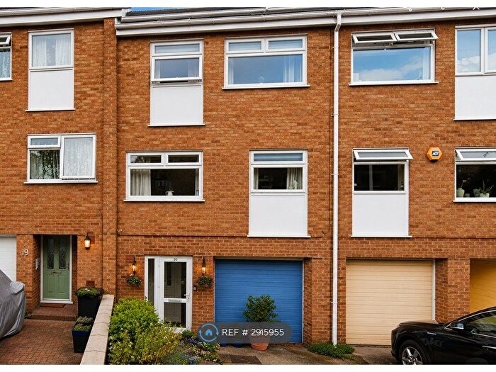 4 Bedroom Terraced House To Rent In Frating Crescent, Woodford Green, IG8