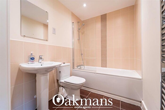 2 Bedroom Apartment For Sale In Langley Walk, Birmingham, Birmingham, B15 - Photo 2