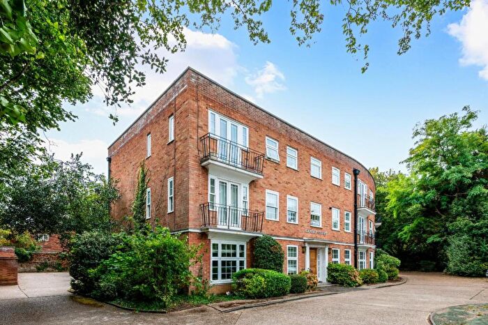 2 Bedroom Flat For Sale In Ashley Road, Epsom, KT18