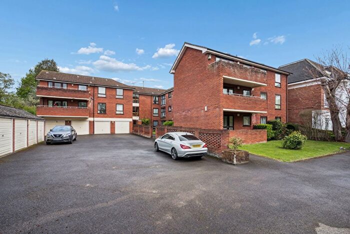 2 Bedroom Flat For Sale In Green Lane, Northwood, HA6
