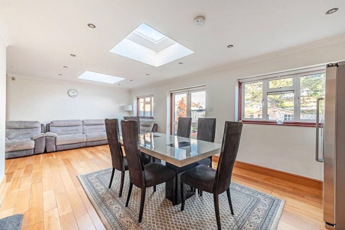 4 Bedroom Semi Detached House For Sale In Bush Grove, Stanmore, HA7