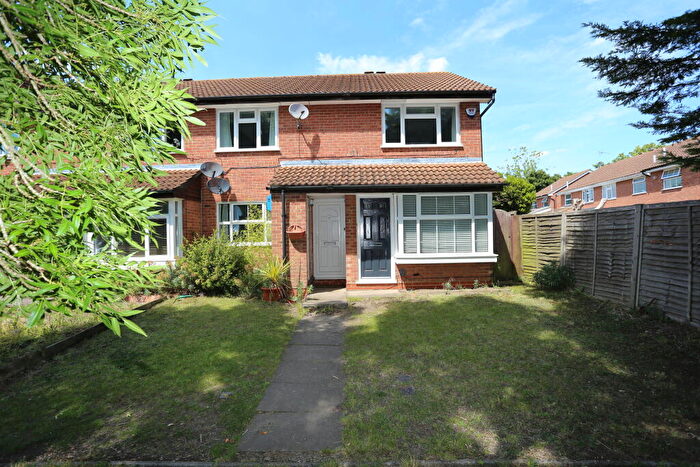 2 Bedroom Maisonette To Rent In Meteor Close, Woodley, Reading, Berkshire, RG5