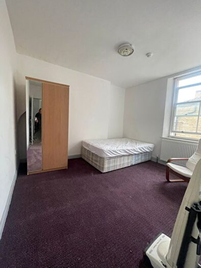 1 Bedroom Flat To Rent In Ashgrove, Bradford, BD7