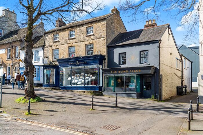 3 Bedroom Flat For Sale In Market Square, Witney, OX28