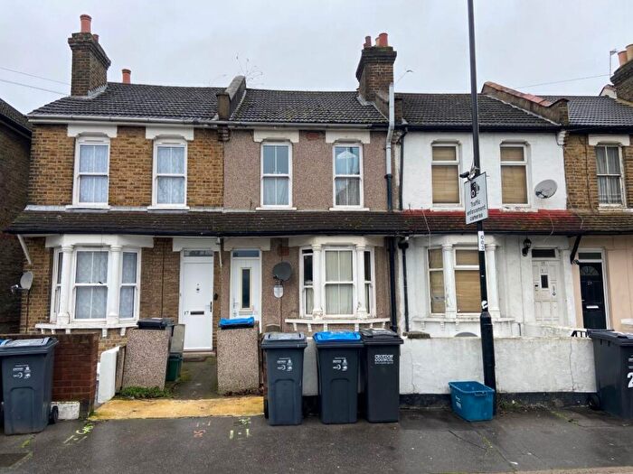 2 Bedroom Maisonette For Sale In Milton Road, Croydon, CR0