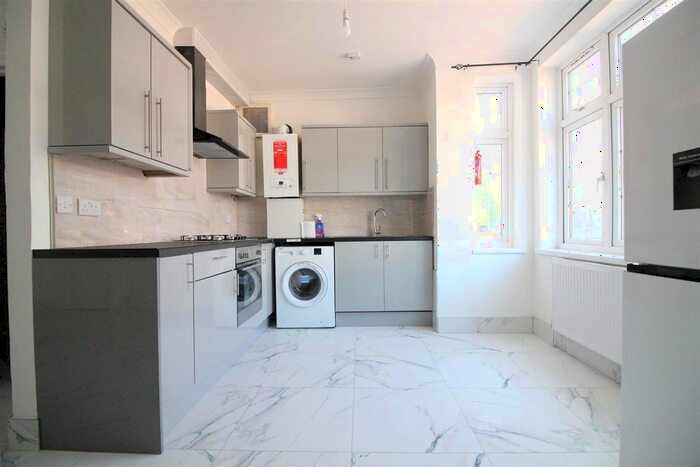 2 Bedroom Flat To Rent In Villiers Road, Southall, UB1