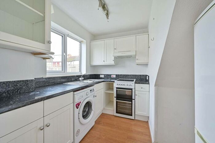 1 Bedroom Flat To Rent In Sycamore Gardens, Mitcham, CR4