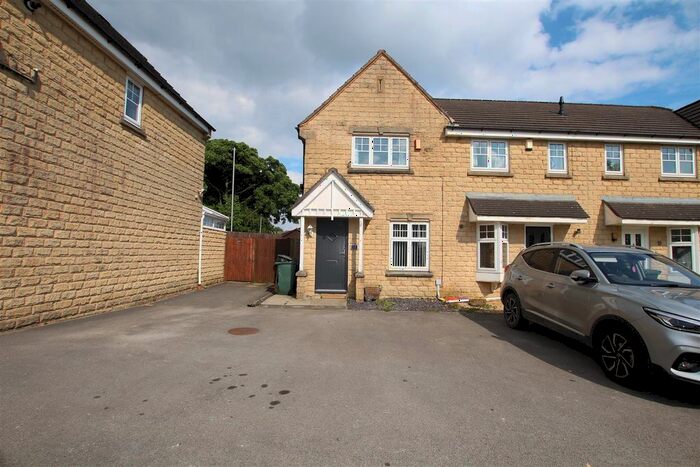 2 Bedroom Town House To Rent In Magpie Close, Queensbury, Bradford, BD6